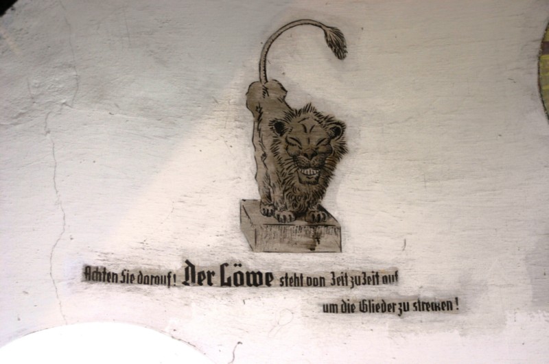 manchmal steht er auch auf !