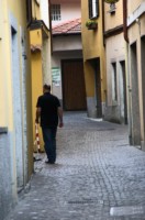 die Strasse ist nur 2 m breit !