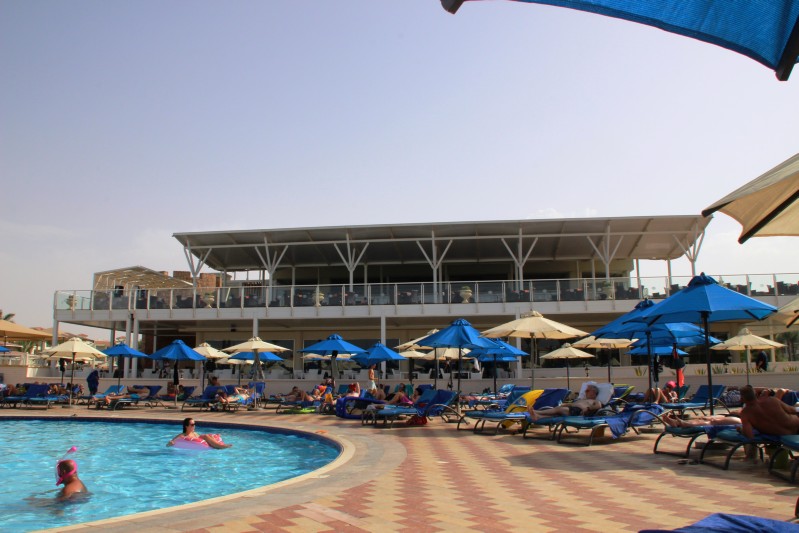 am Pool