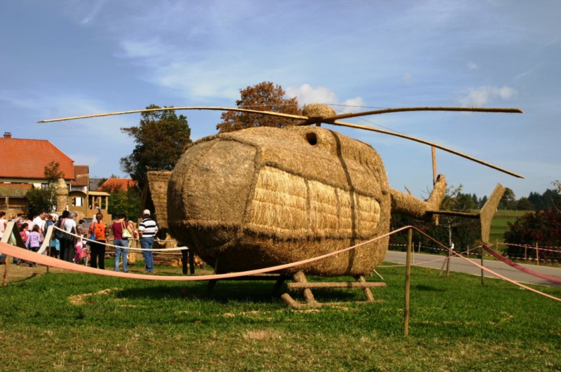 Strohskulpturen in Höchenschwand