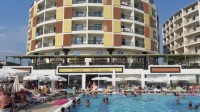 am Pool