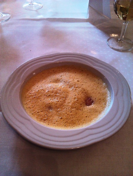 Karottensuppe mit Innforelle