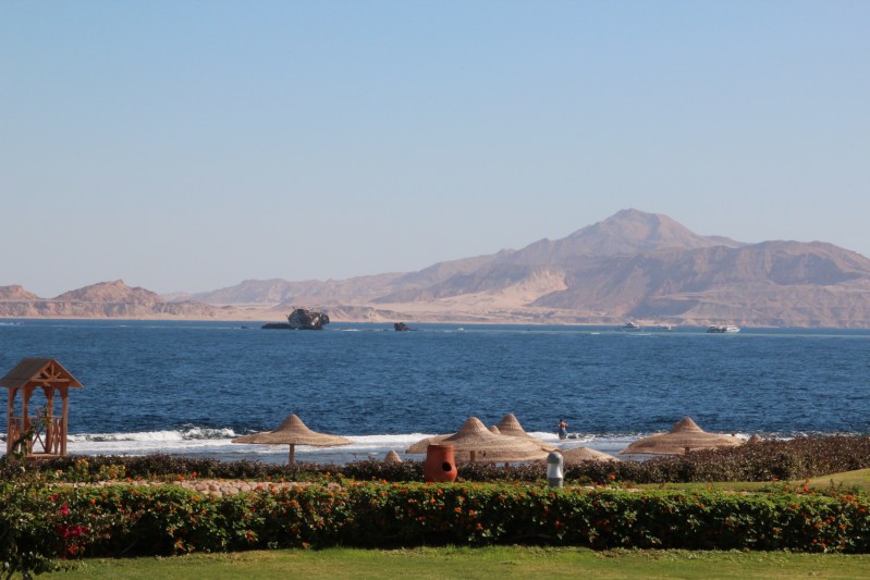 Blick auf das Meer zum Schiffswrack