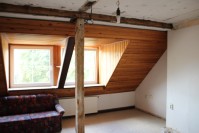 Wohnzimmer mit noch Standbalken